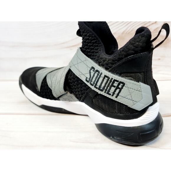 Nike Lebron Soldier 12 SFG Men\'s Black Basketball Shoes Size 8.5 AO4054-004 main image 16